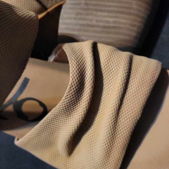 Never worn heels - Picture 6 of 9